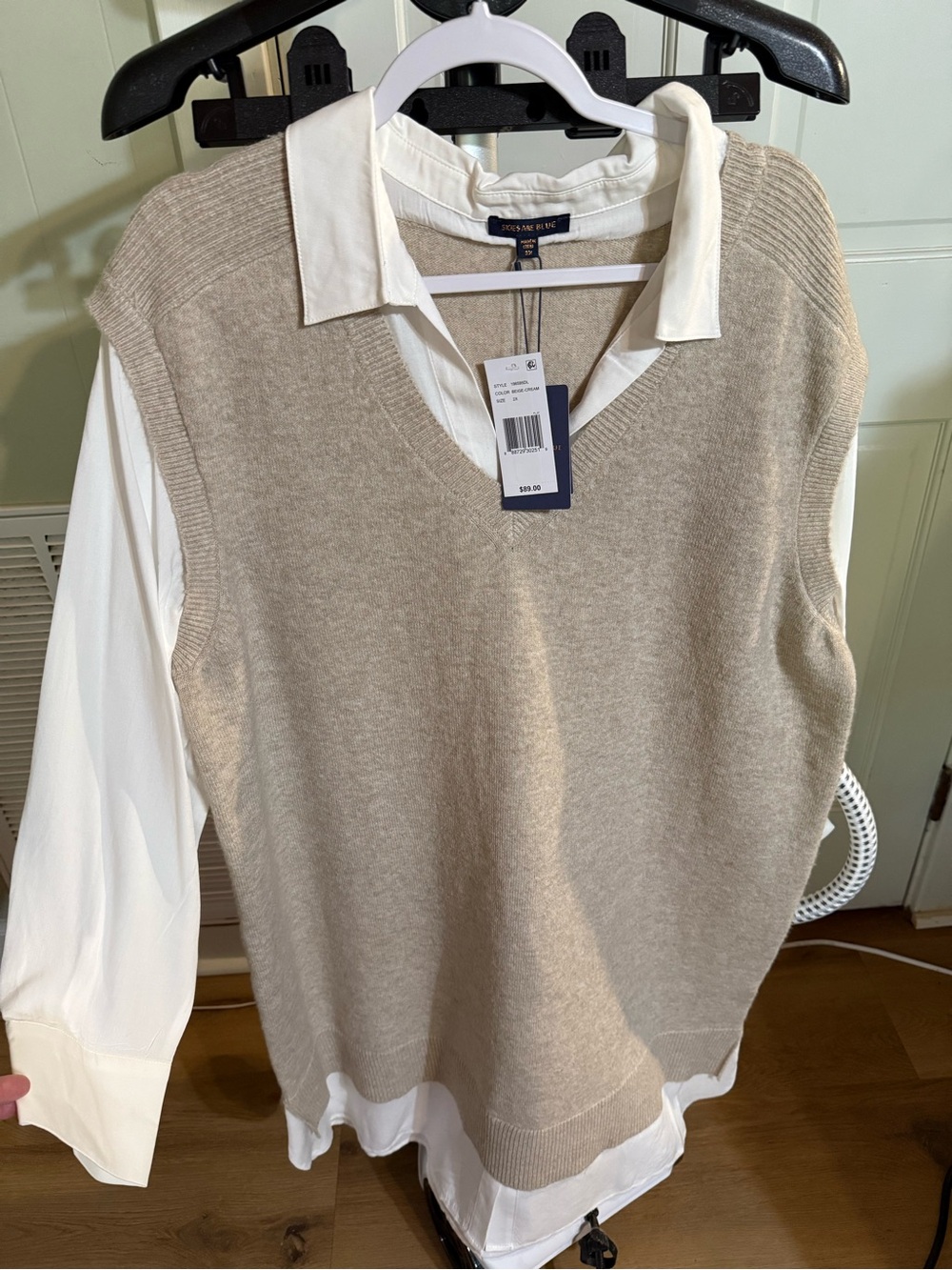 NWT Skies are Blue Women’s Beige V-Neck Sweater Vest with White Shirt Detail. 2x